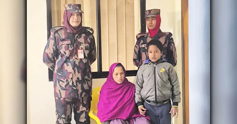 বিজিবি সদস্যদের সঙ্গে ভারতীয় নারী ও তার ছেলে